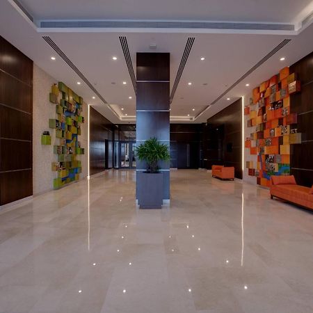 Hotel Courtyard By Marriott Surat Esterno foto