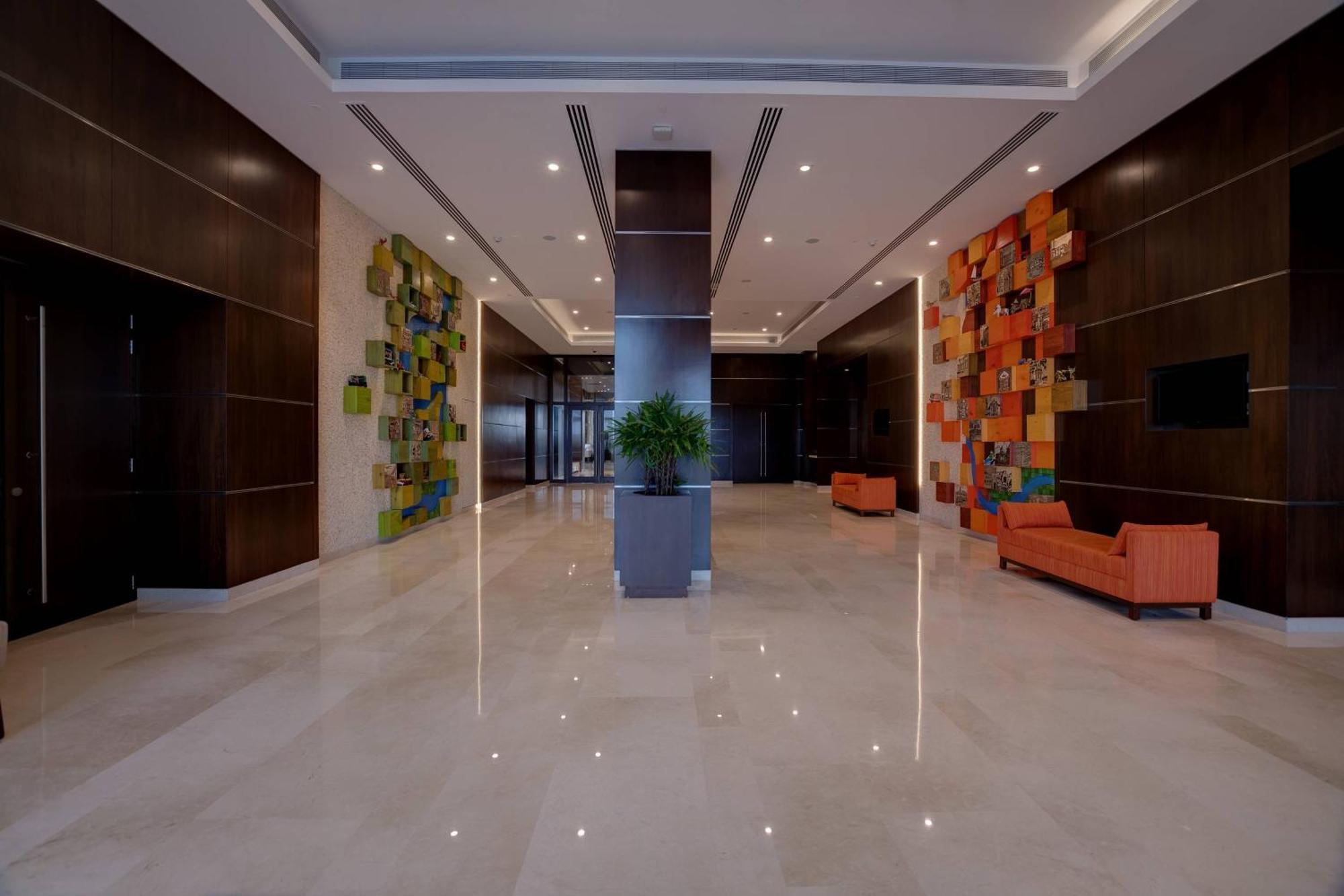 Hotel Courtyard By Marriott Surat Esterno foto