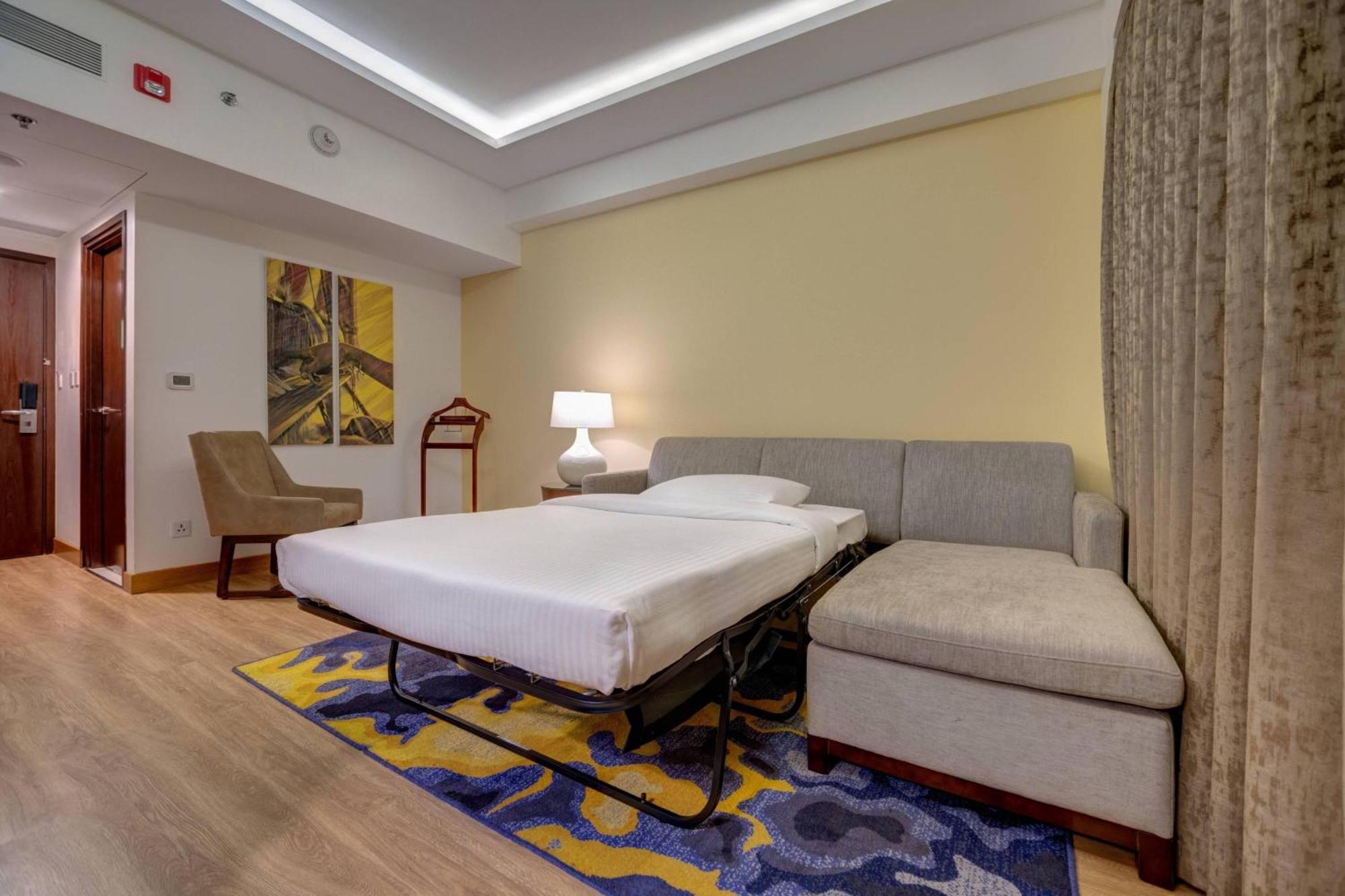 Hotel Courtyard By Marriott Surat Esterno foto